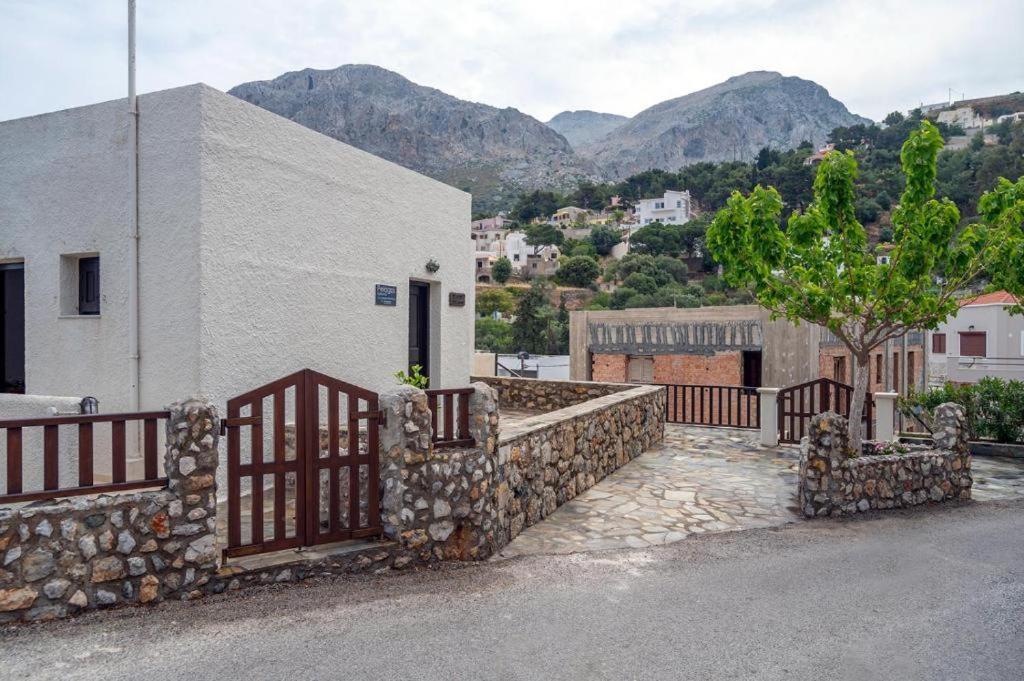 Pelagos Seafront Accommodation - George Myrties Esterno foto
